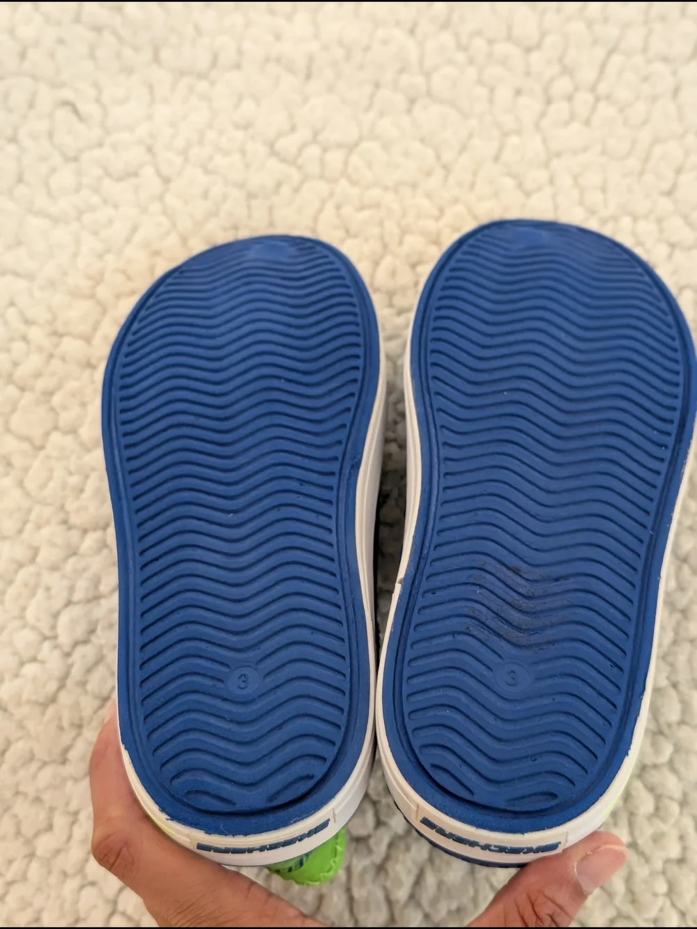 Great Condition: Skechers Foamies Guzman Steps Kids 3